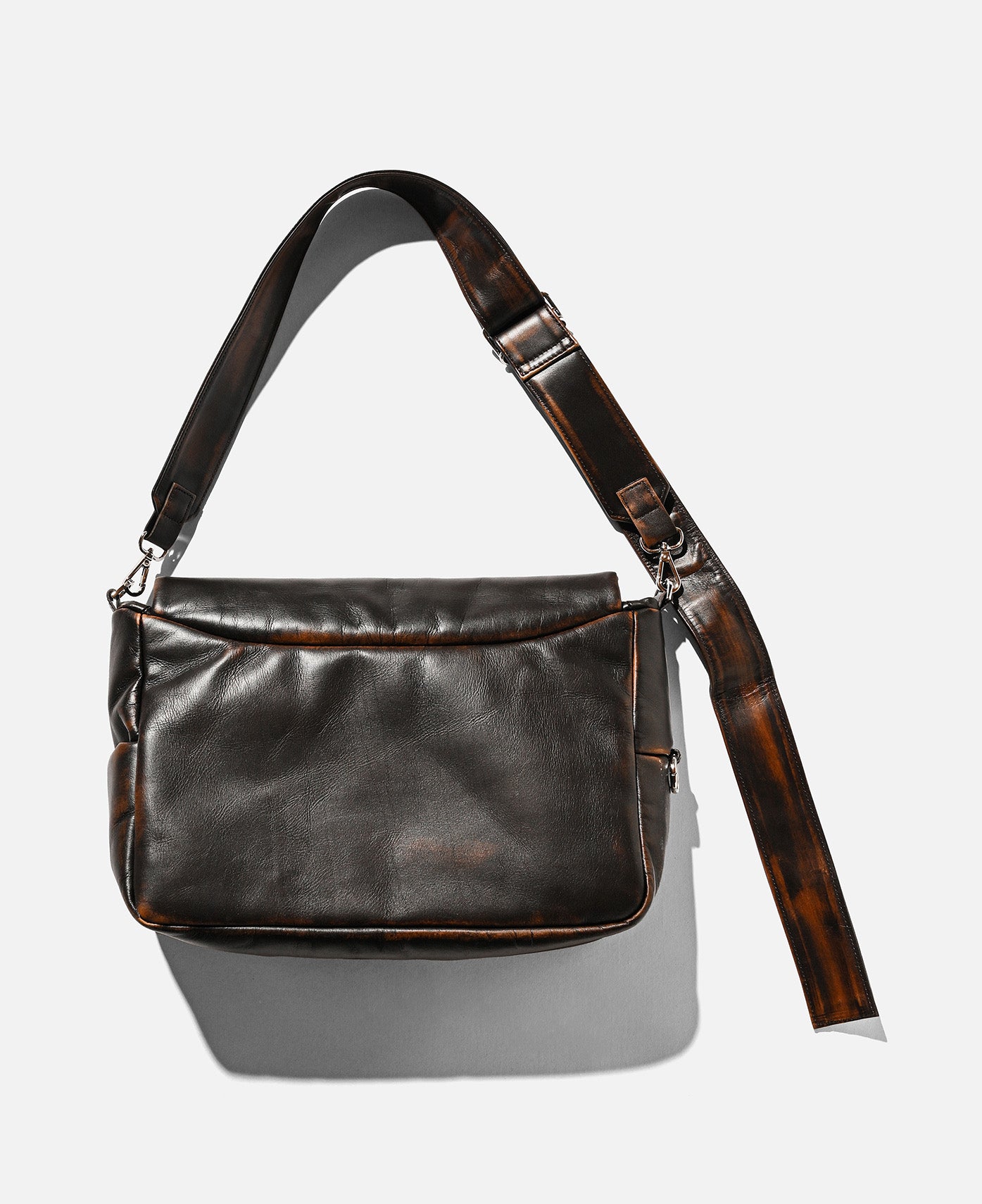 Vintage Leather Padded Flap Holiday Bag (Brown)