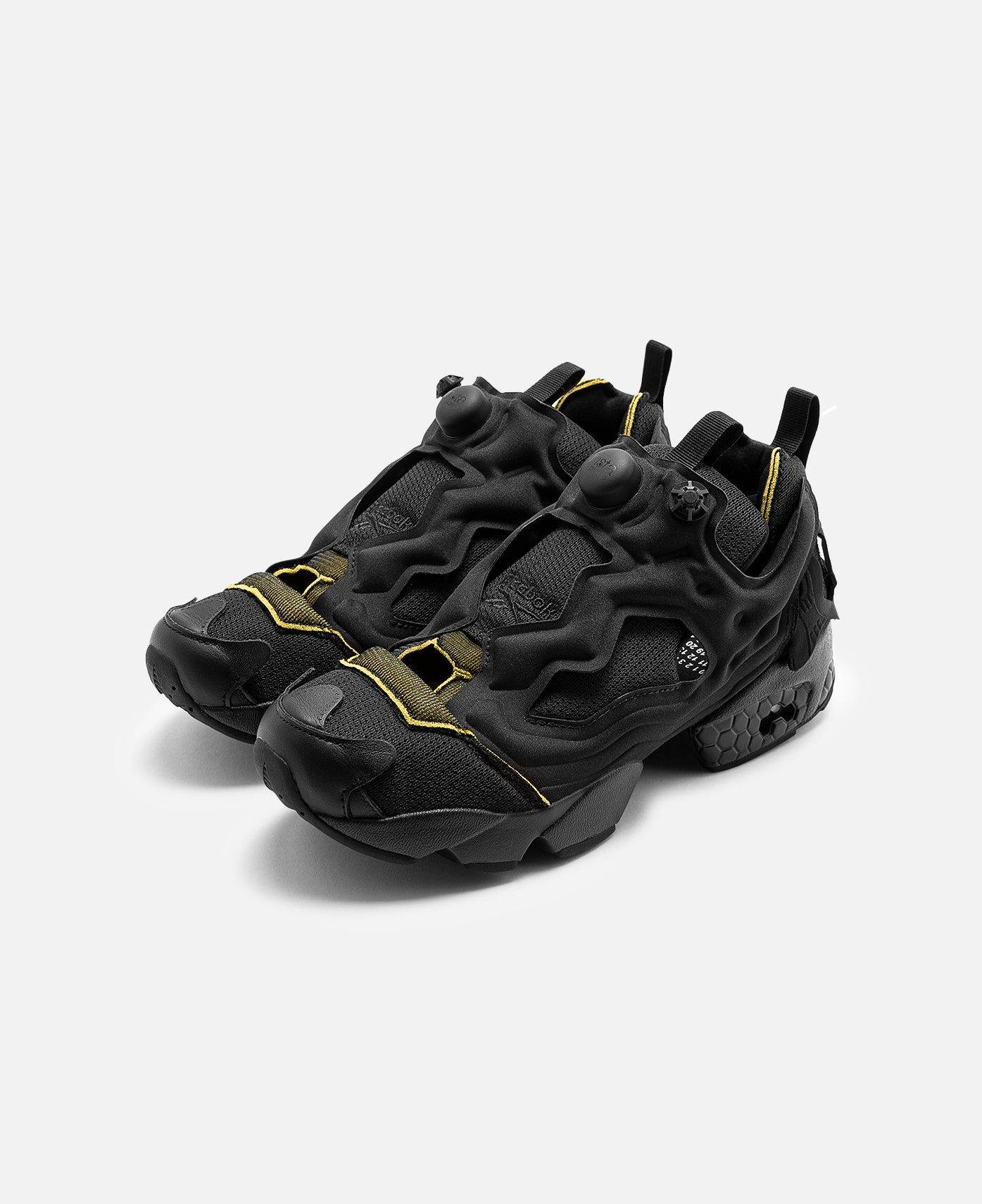 Black reebok cheap pump fury